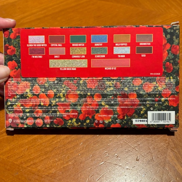 Kylie Cosmetics Wizard Of Oz Eye and Face Pressed Powder Palette - Picture 10 of 16